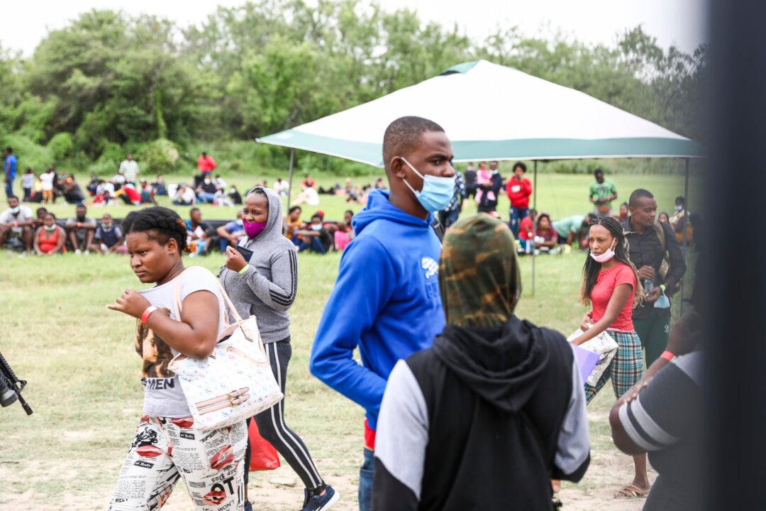 Judge Temporarily Blocks Texas Order Limiting Transportation of Illegal Aliens