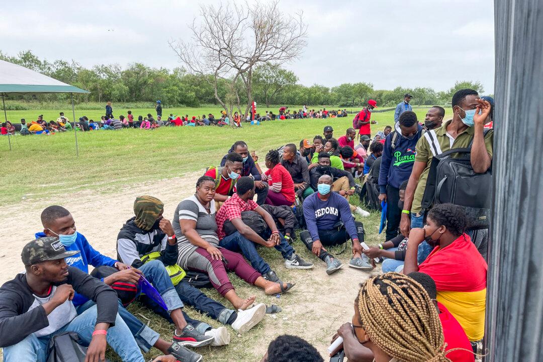 CBP in Rio Grande Apprehend Largest Group of Illegal Immigrants This Year