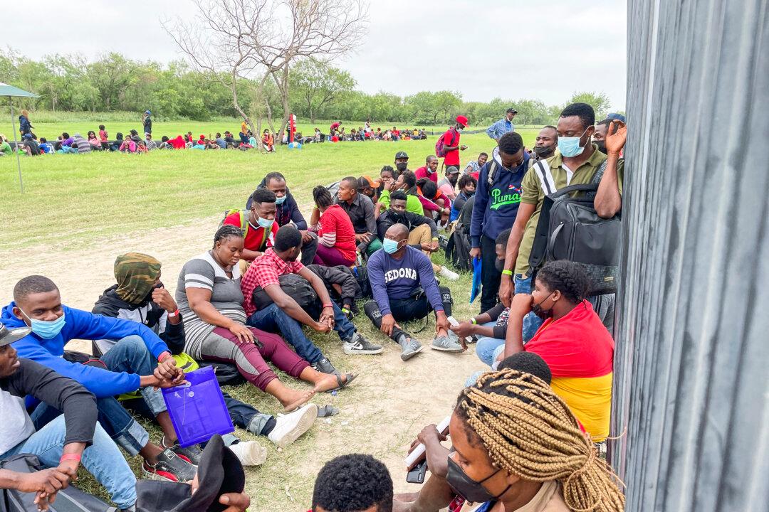 DOJ Sues Texas Over Abbott’s Order to Restrict Illegal Aliens Amid Pandemic