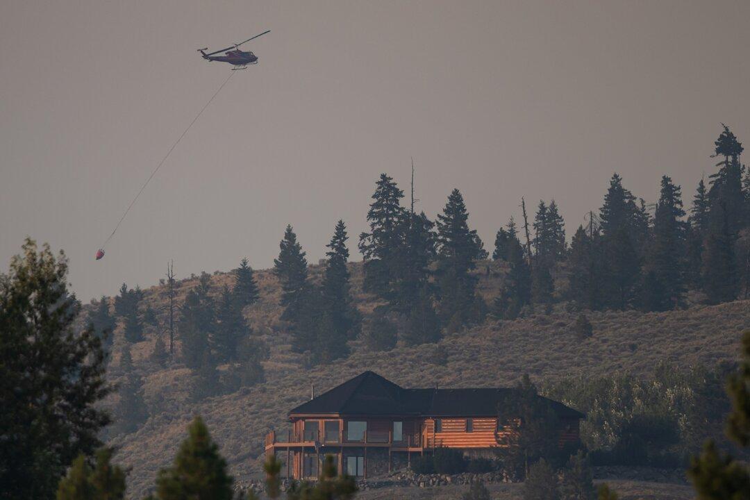 ‘The Fire’s Gotten So Huge’: BC Residents Voice Frustration With Wildfire Response