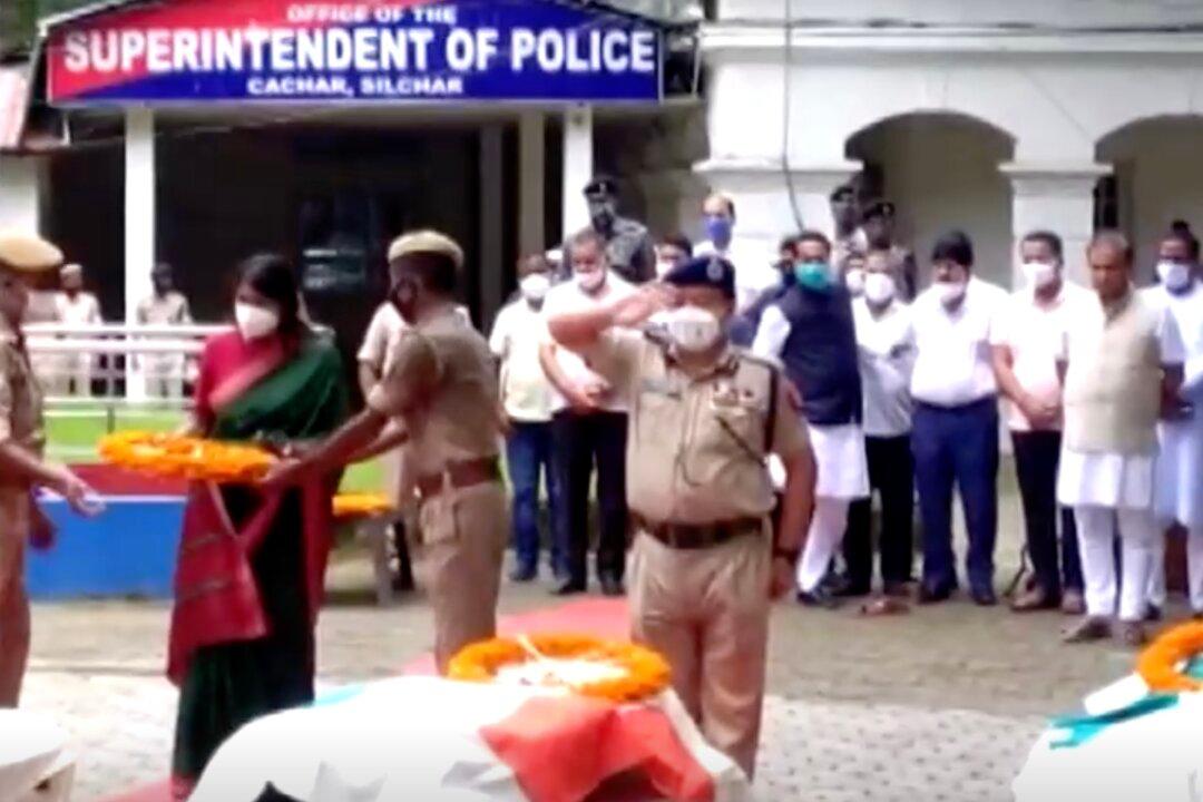 India Police Pay Tribute to Officers Killed During Clashes With Border State