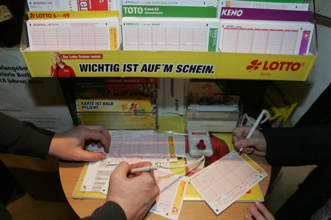 Woman Unaware She Had $39 Million Lottery Ticket in Purse for Weeks