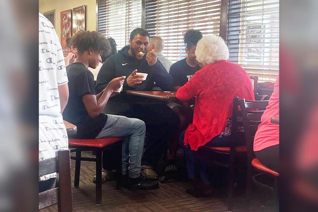 Teen Brothers Join Lone, Elderly Diner at Her Restaurant Table: ‘She Was Delighted’
