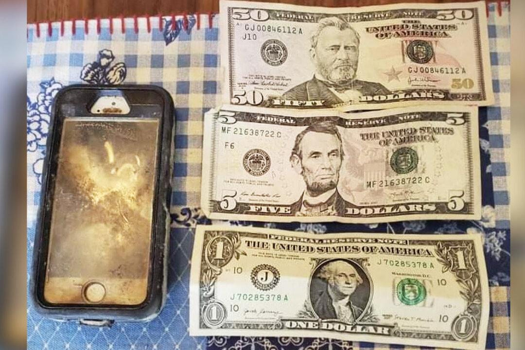Scuba Diver Finds Phone Lost 2 Years Ago on Bottom of Reservoir—Tracks Down Owner to Return It