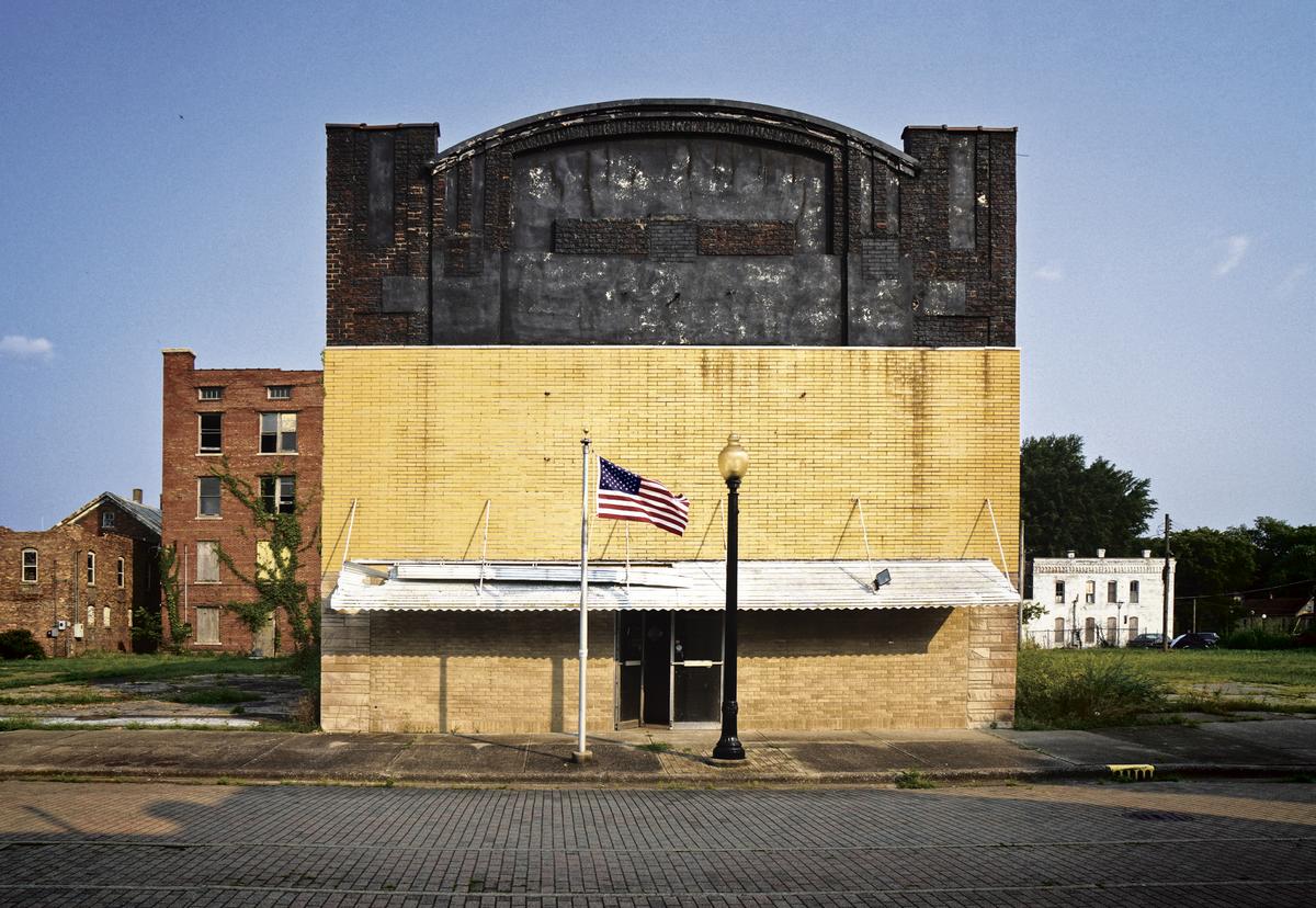 Taxes Separate Dying Illinois From Thriving Missouri