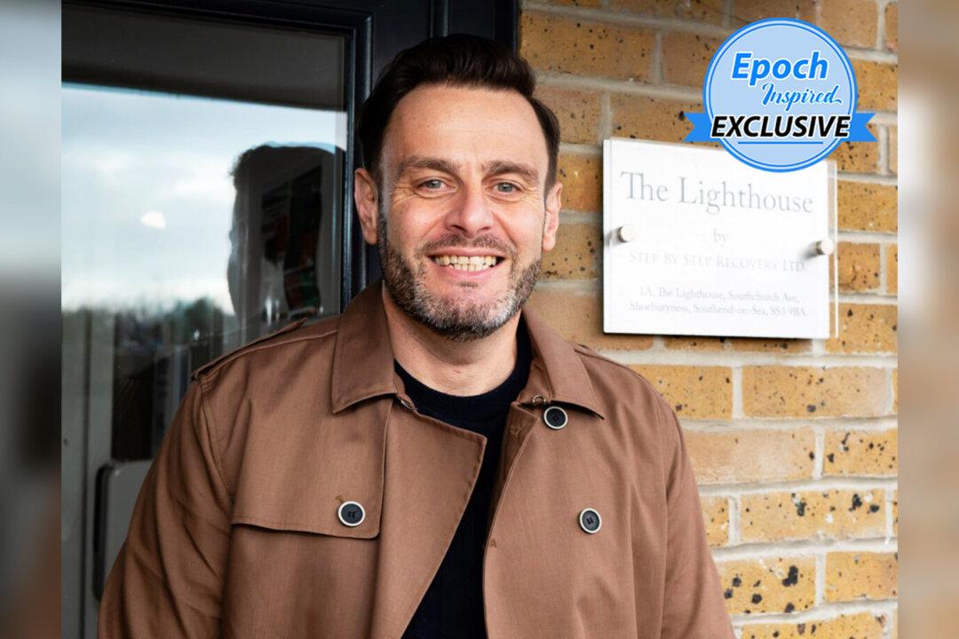 Man Who Began Drinking Alcohol at Age 14 Overcomes Addiction After Missing Dad’s Funeral