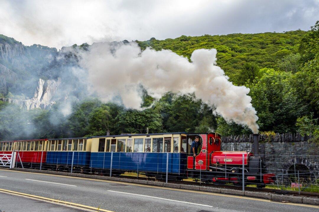 Starmer Demands August 7 End to England’s Self-Isolation Rule After Wales Move