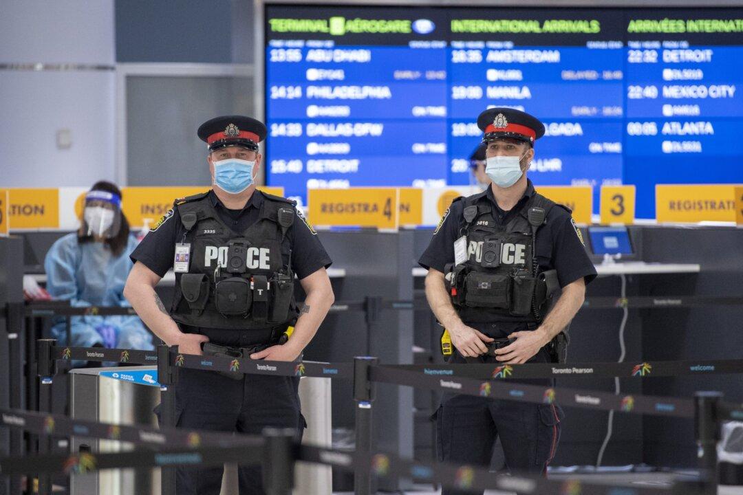 Two Travellers From U.S. Fined $20,000 Each for Fake Vaccination Documents