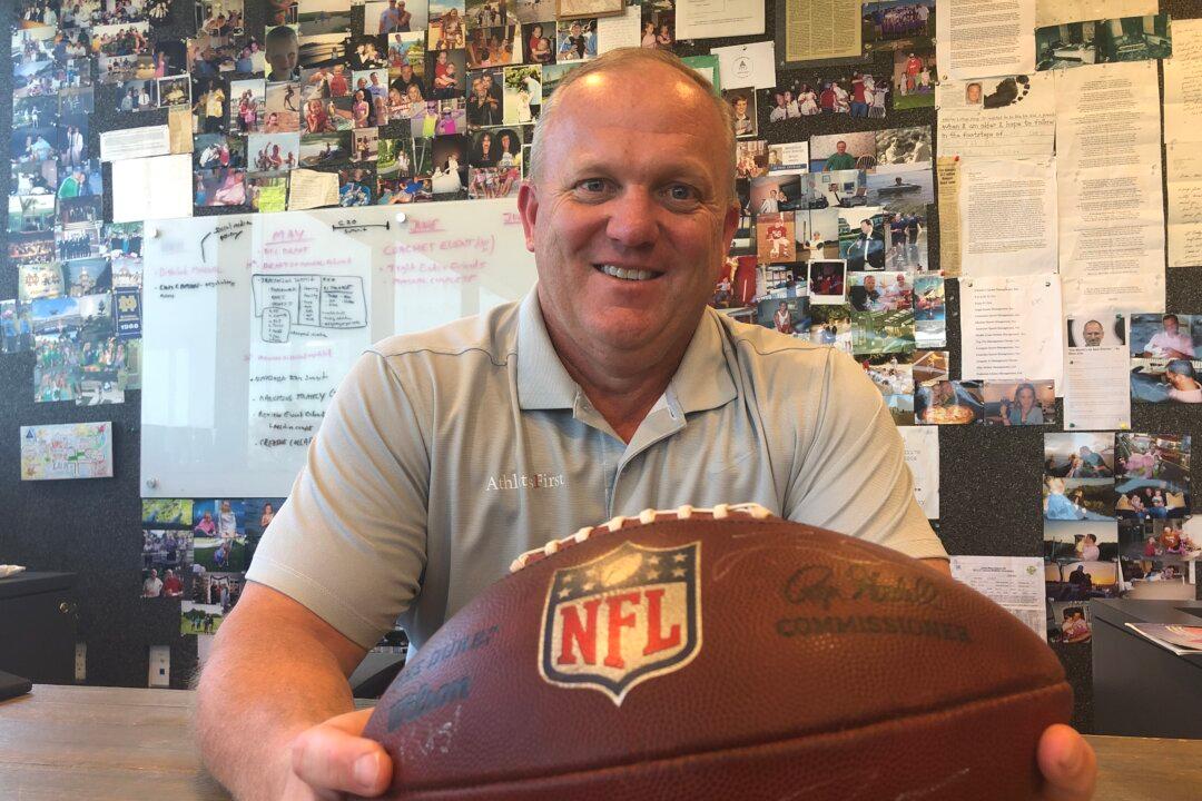 Successful Sports Agent Gives Back to Community