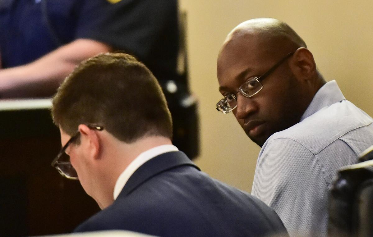 Texas Man Convicted of Killing Officer, Then Attacks Bailiff