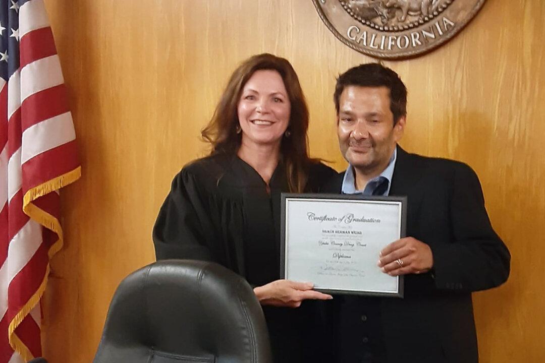 Former ‘Mighty Ducks’ Actor Now Sober Graduates Court Program—Gets Burglary Charge Dropped