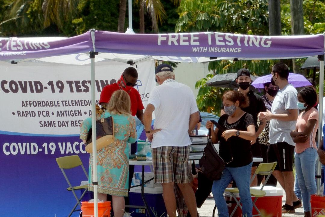 35,000 Americans Getting Symptomatic COVID-19 per Week Despite Being Vaccinated: CDC