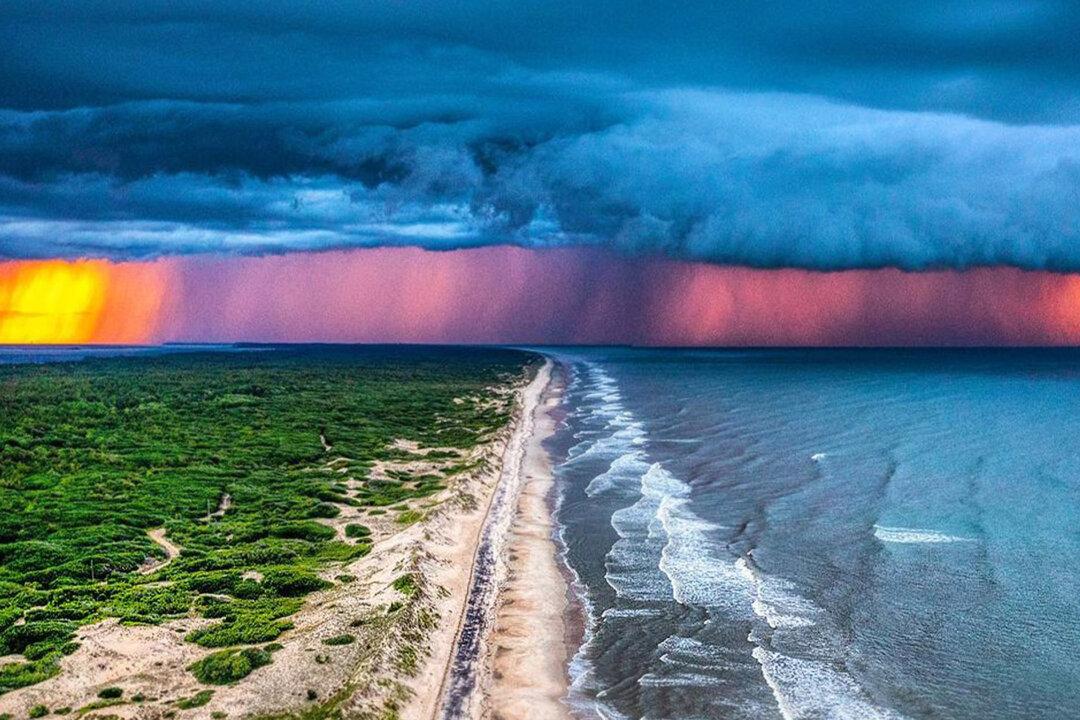 Photographer Snaps Stormy Sublime Sunset—Over Land and Sea—at Carova Beach, NC