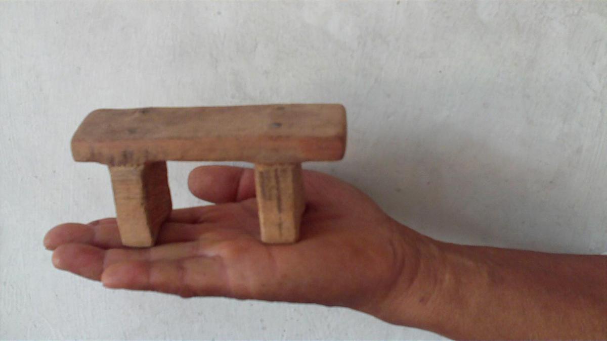A model of the miniature stool used for torturing prisoners of faith in Chinese jails. (<a href="https://en.minghui.org/">Minghui.org</a>)