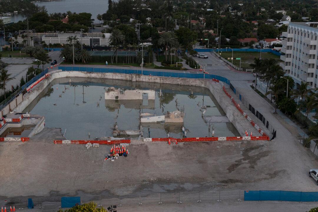 Sea Rise Under Scrutiny in Condo Collapse: Corrosion Likely, but No Sign of Sinkhole