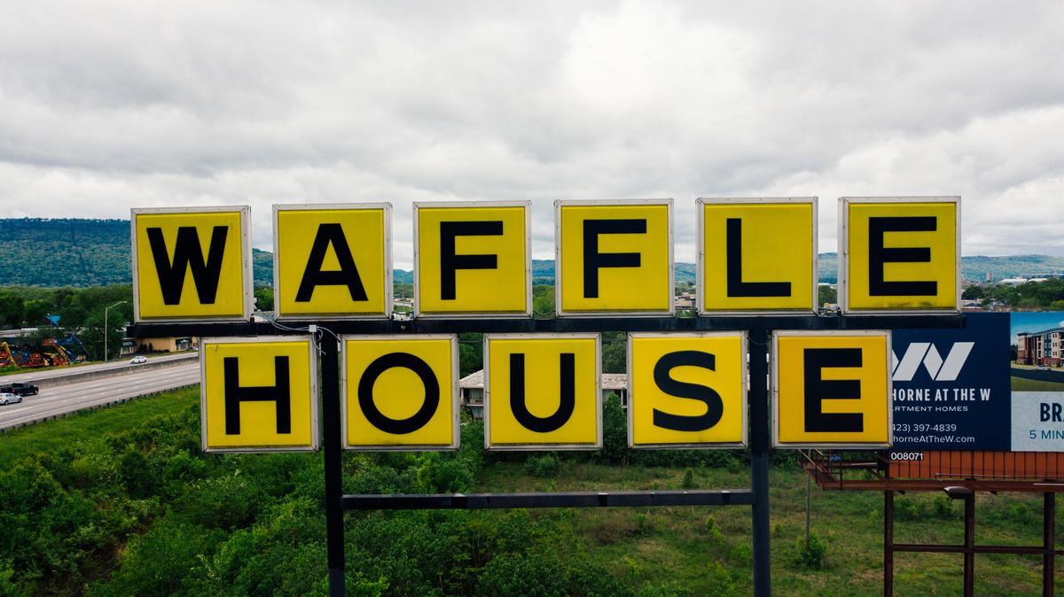 Anonymous Country Star Tips Waffle House Waitress $1,000