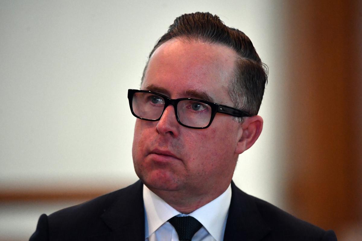 Qantas Boss Urges Vaccination to End Lockdowns as 2,500 Employees Stood Down
