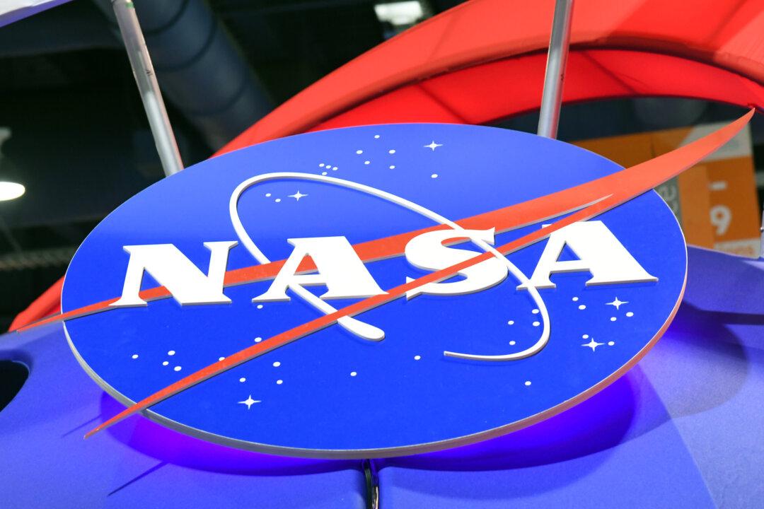 NASA Inducts 3 Veteran Astronauts Into Hall of Fame