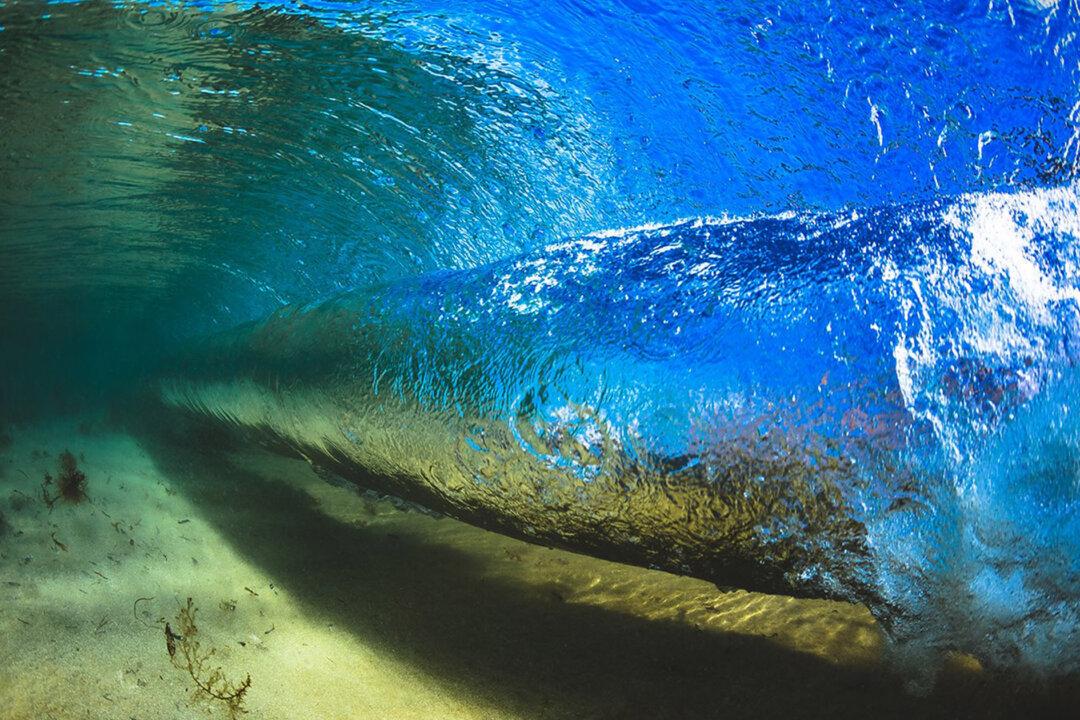 Photographer Scraps Snapping Surfers for Just Water and Waves—and the Results Are Pure ‘Magic’