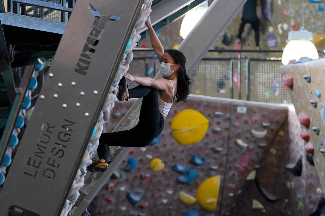 Mask Mandate Reinstated in San Francisco Bay Area Amid COVID Surge