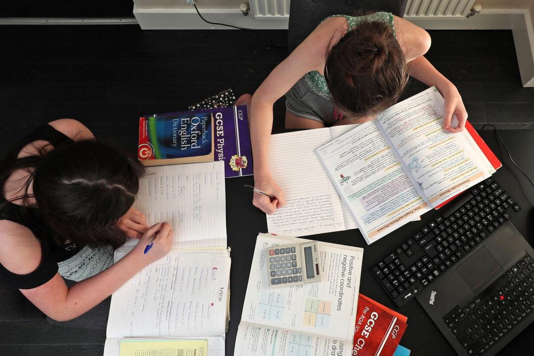 40 Percent of Pupils in England Missed Target for Learning Time During Closures: Report