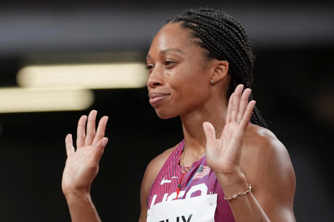 Felix Runs for History, Americans Seek More Basketball Gold