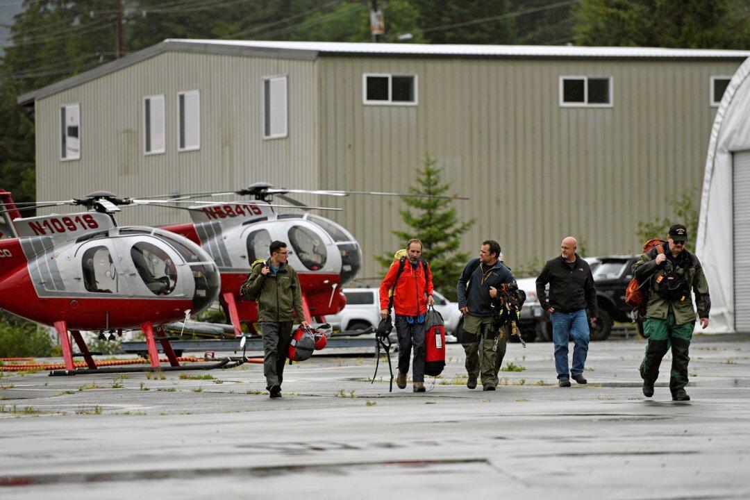 Poor Weather Hampers Crash Victim Recovery Efforts in Alaska