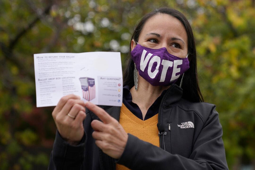 Kansas Rep. Davids Contracts COVID-19 Despite Vaccination