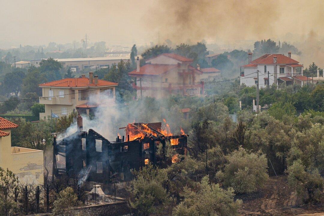 Blaze Sweeps Through Athens Suburbs in Fifth Day of Greece Wildfires