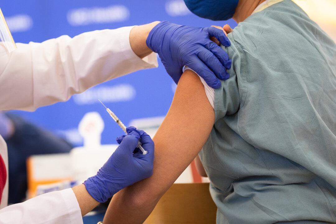 Companies Considering Deducting $50 From Unvaccinated Workers’ Monthly Paychecks: Consultancy Firm