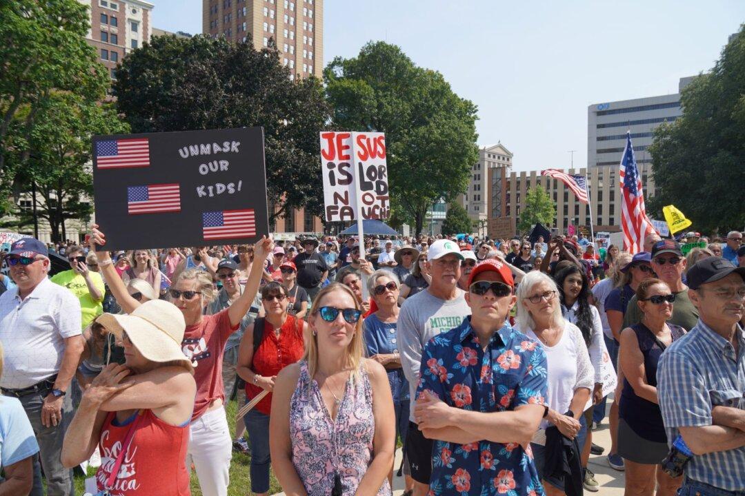 Hundreds Protest Vaccination Mandates in Michigan