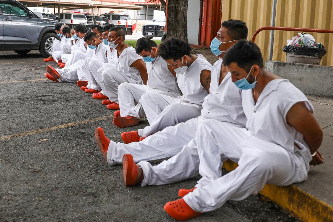 Illegal Immigrant Posts $25,000 Cash Bail, Disappears