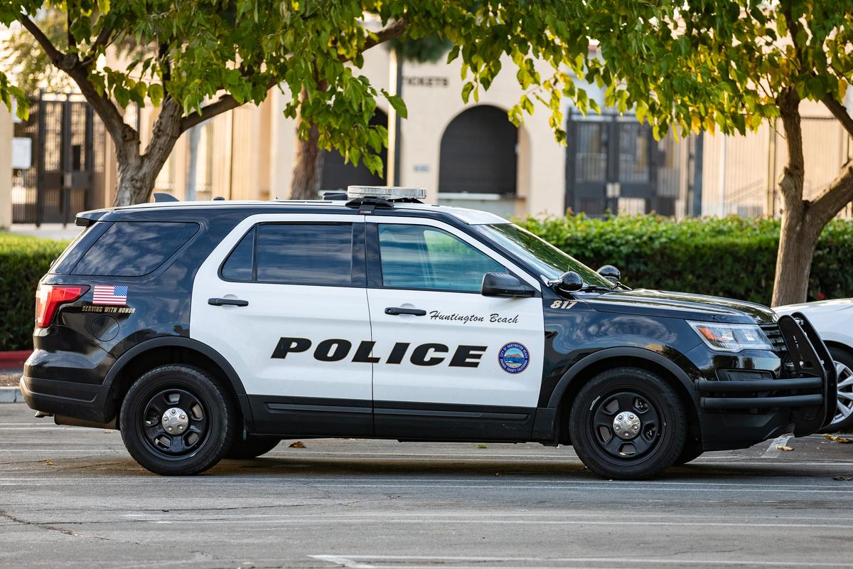Huntington Beach Jewelry Store Targeted by Trio in Smash-and-Grab Robbery