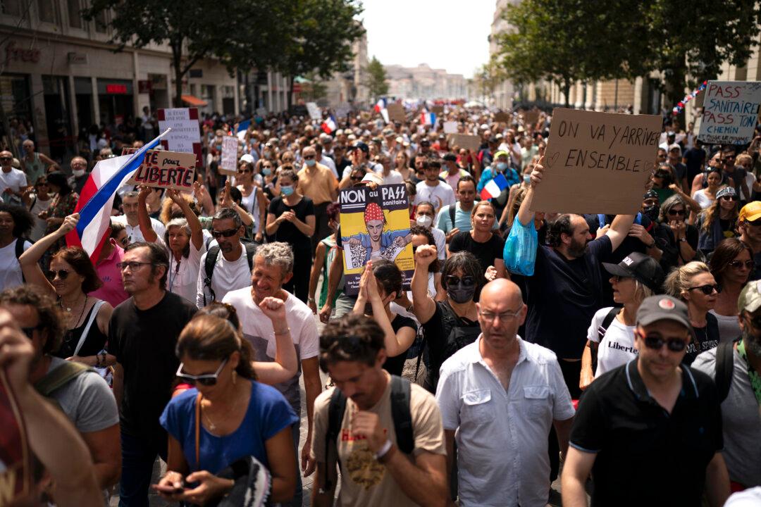 ‘No Vaccine Passports’: Massive Protests Across France Over New COVID Rules