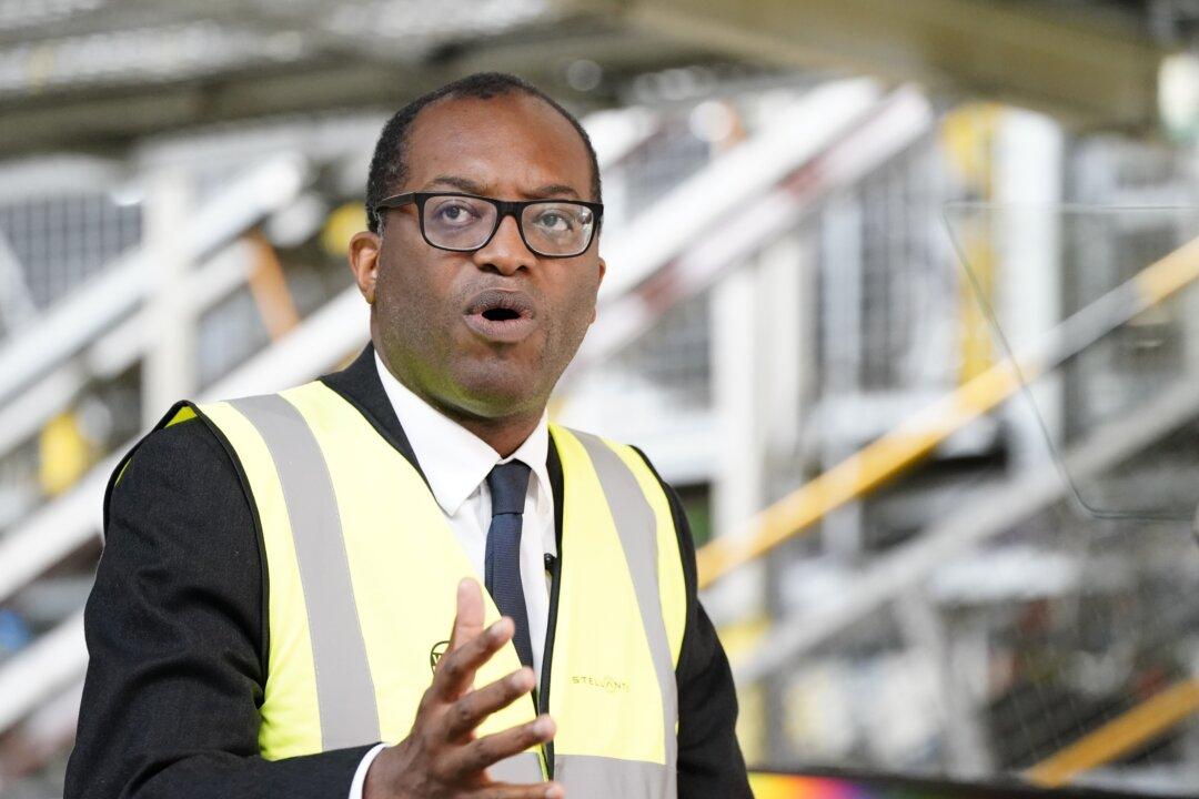 UK Treasury Denies Talks With Business Secretary Over Energy Crisis Support