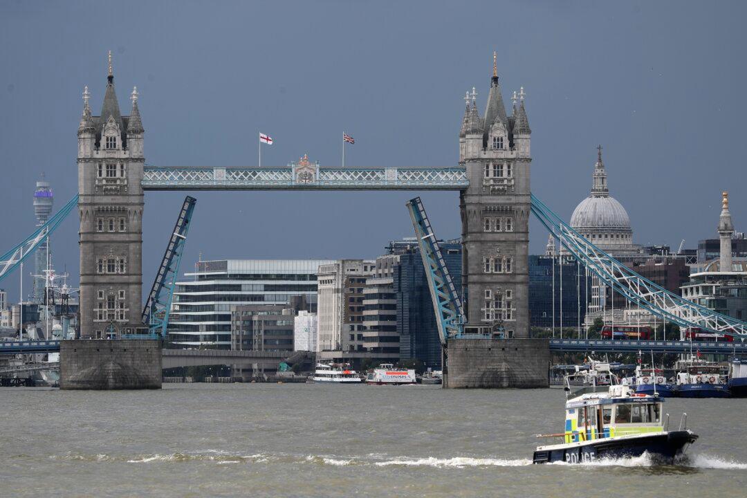 London’s Tower Bridge Stuck Open Due to a Technical Fault