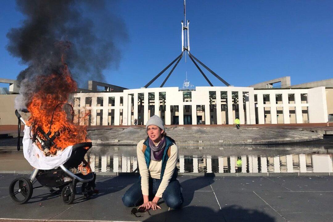 Extinction Rebellion Activists Vandalise Australian Parliament, 8 Arrested