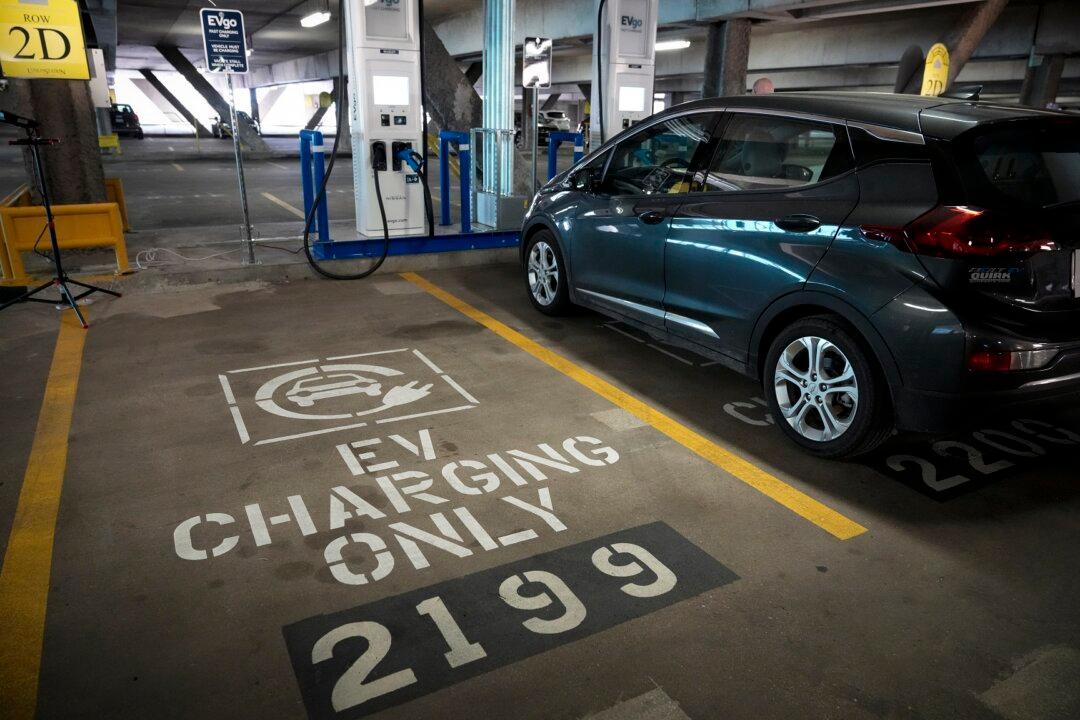 National Security Expert: Biden Program Shifting US to Electric Vehicles Depends on China’s Response