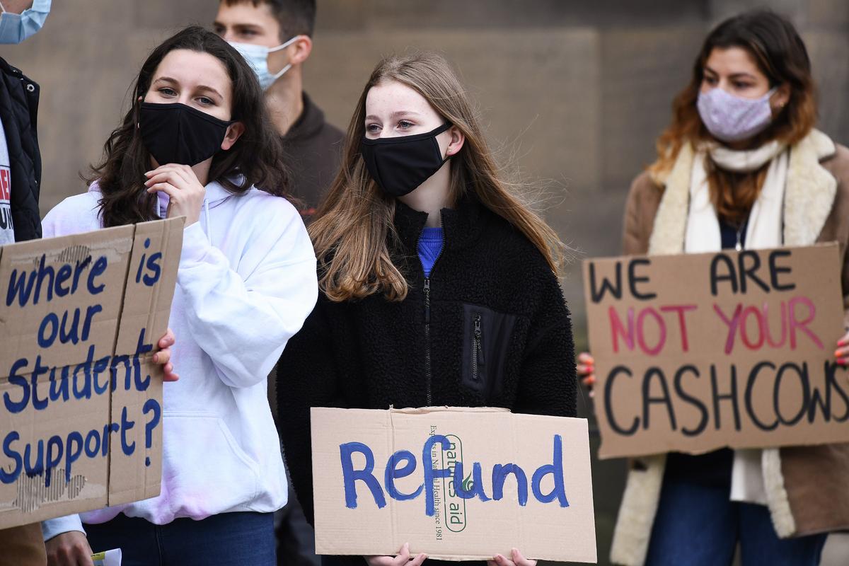 UK Universities Face Fines If They Fail to Resume Face-to-Face Teaching: Minister