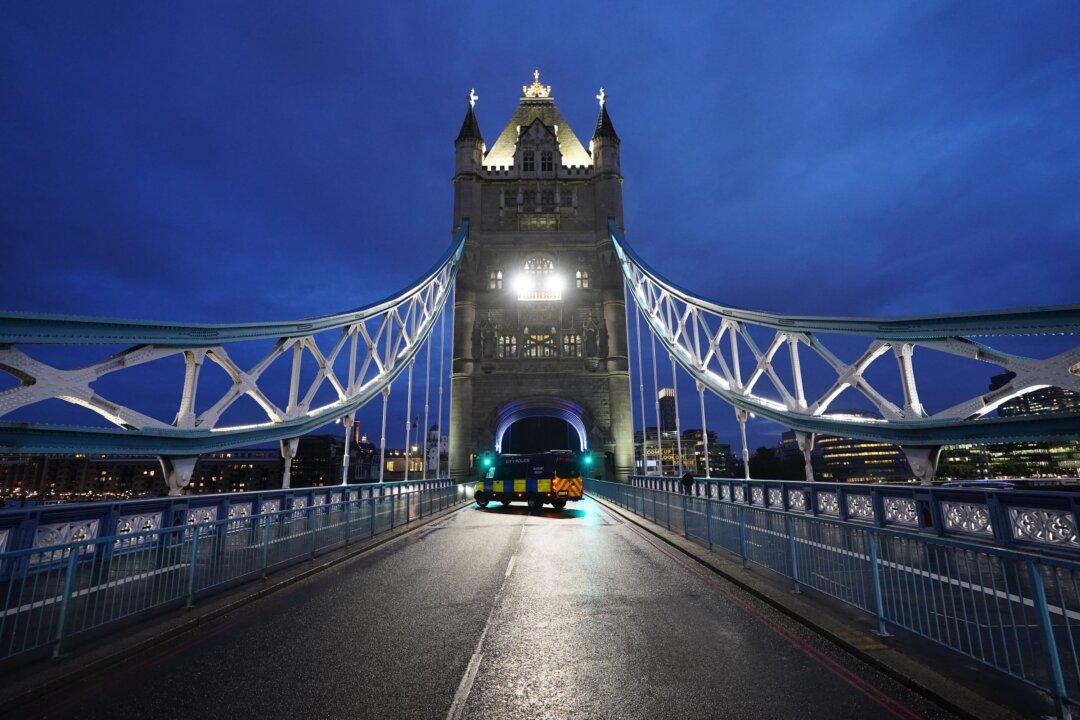 London’s Tower Bridge Reopens to Traffic After Mechanical Fault Fixed