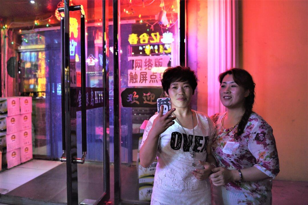 CCP to Bar Songs With ‘Illegal Content’ From China’s Karaoke Venues