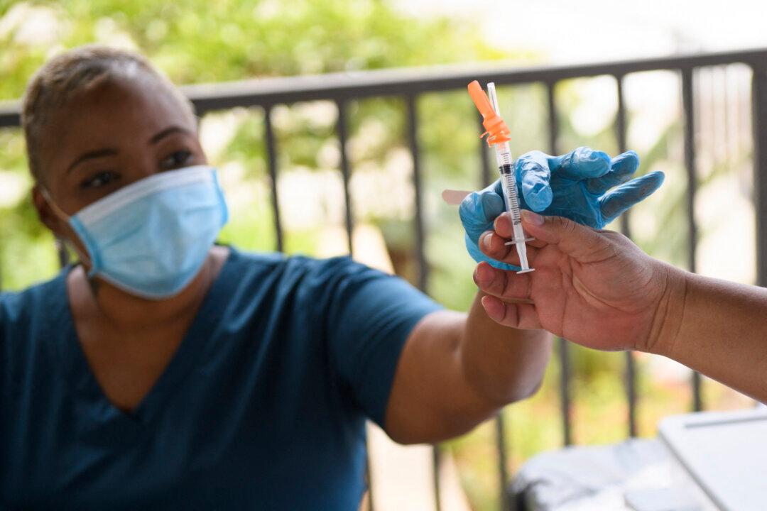 AT&T Extends COVID-19 Vaccination Policy to Most Union-Represented Employees