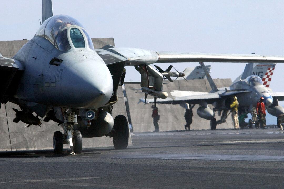 ‘Maverick’’s Modernized Top Gun F-14E Tomcat Would Beat F-35C