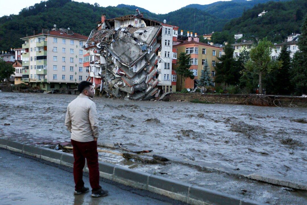 Floods That Hit Northern Turkey Leave 17 Dead, 1 Missing