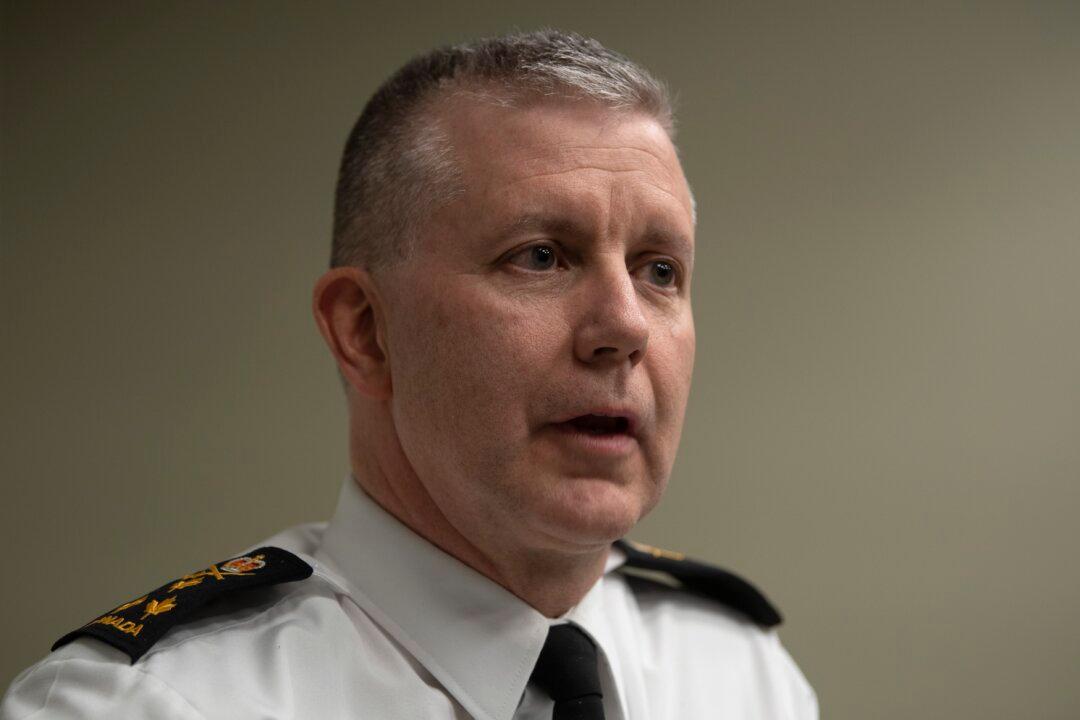 Battle Between Liberals, Admiral Heats up as Cabinet Orders McDonald to Stay on Leave