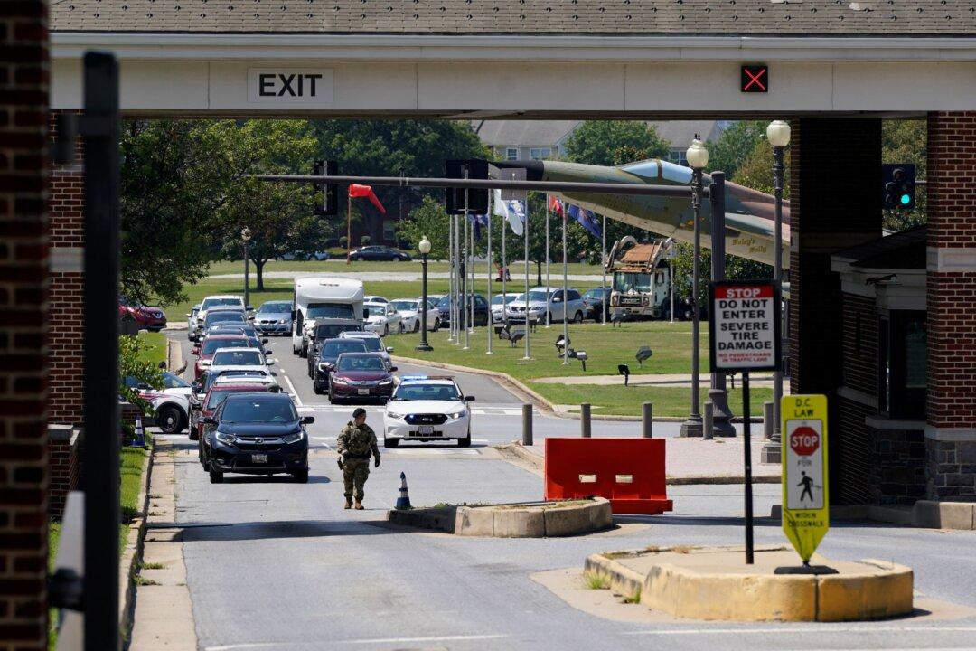 DC Military Base Locked Down Until Armed Man Detained