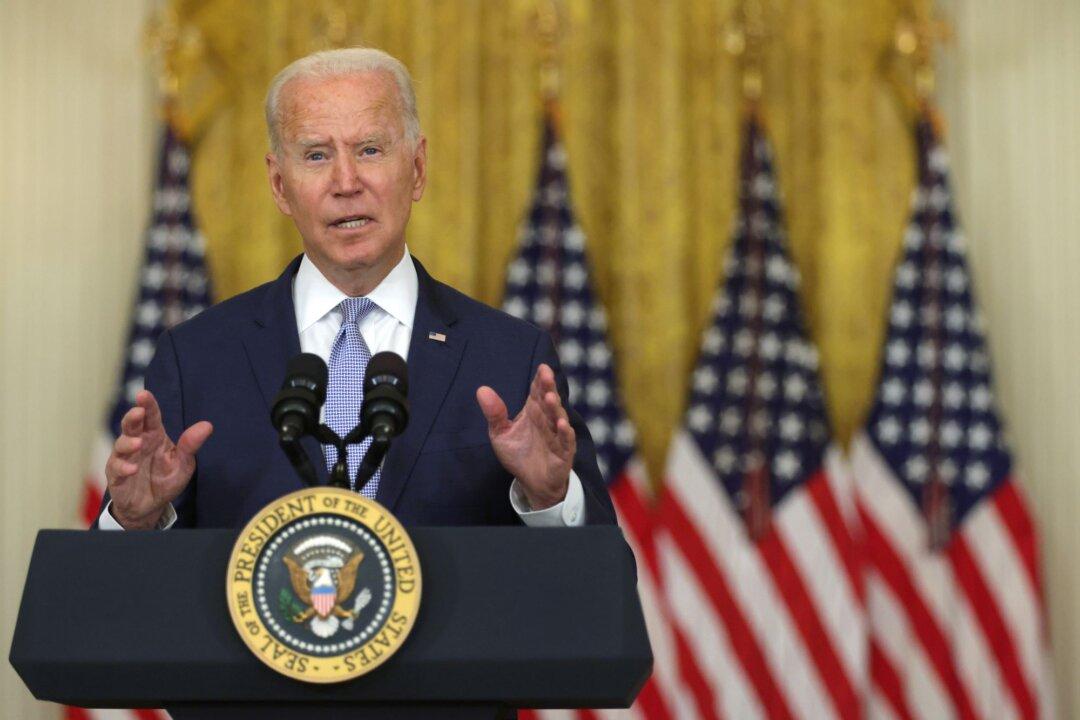 Biden Faces Bipartisan Criticism Over Collapse of Afghanistan