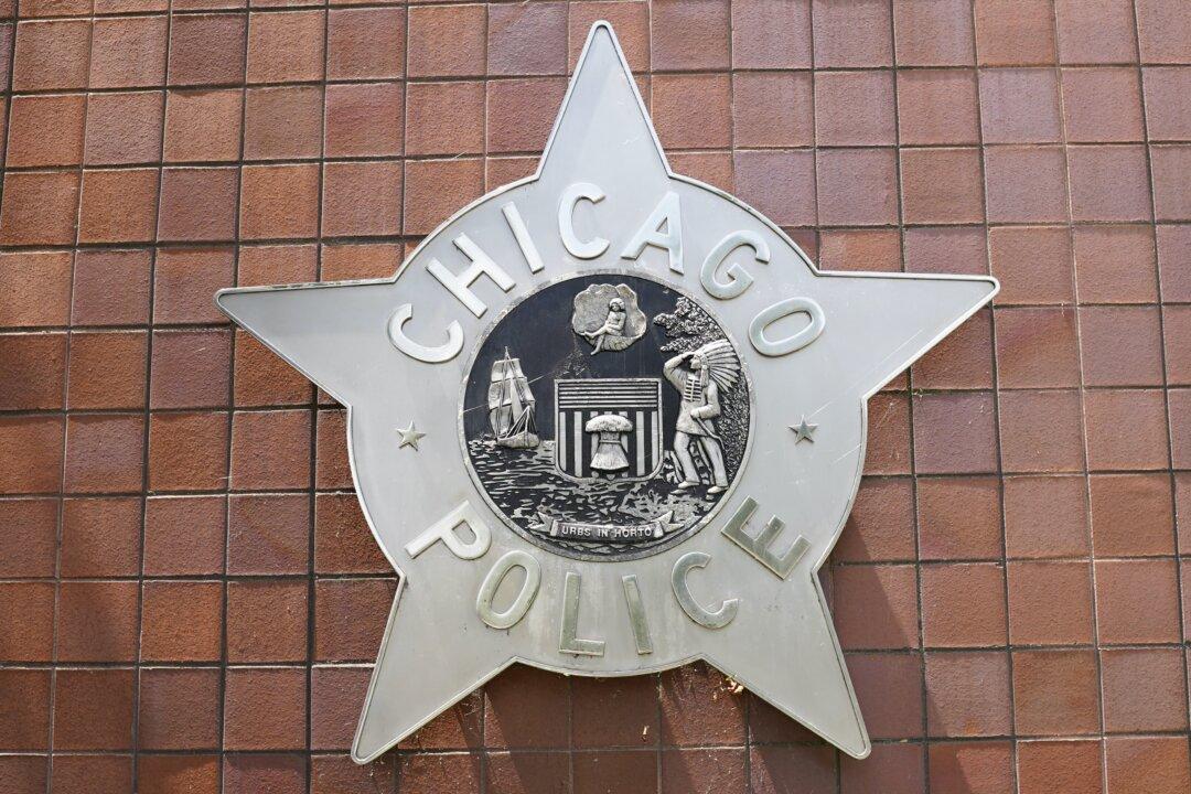 Chicago Police Officers Ratify Eight-Year Union Contract