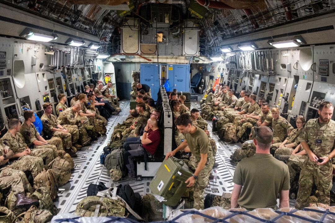 UK to Evacuate ‘At Least Hundreds Every Day’ From Afghanistan