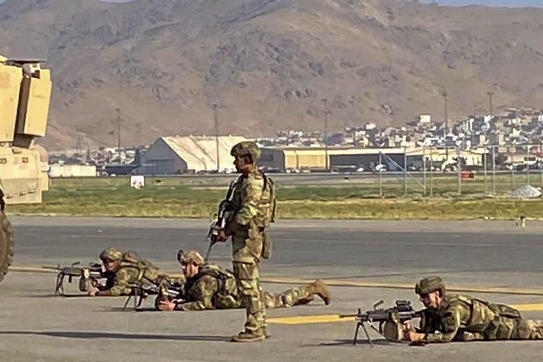 US Troops Shot At, Return Fire at Kabul Airport and Kill ‘Armed Individuals’: Pentagon